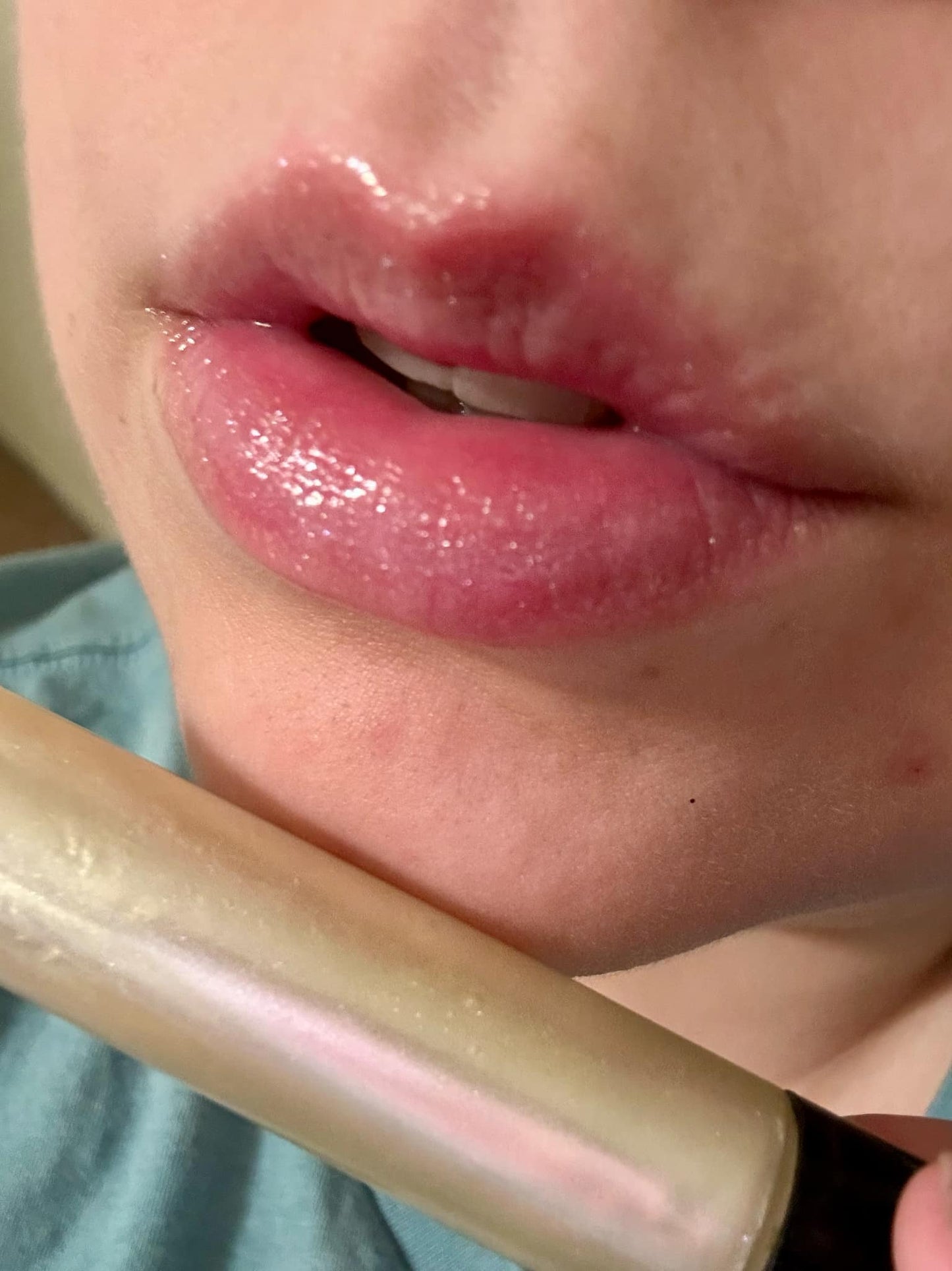 Nourishing Lip Oils – Illuminate, Hydrate & Revitalize